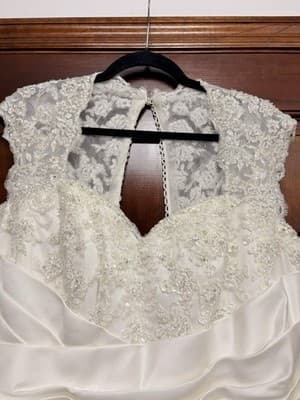 David’s Bridal 9T3090 Plus Size Lace Cap Sleeve A-Line Wedding Dress - Thumbnail 2