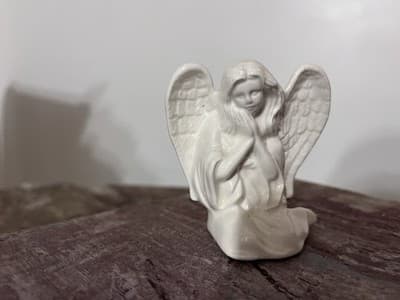 white ceramic angels figurines - Thumbnail 2
