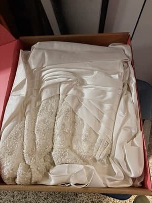 David’s Bridal 9T3090 Plus Size Lace Cap Sleeve A-Line Wedding Dress - Thumbnail 3