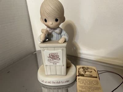 Precious Moments Collectors Club Figurine Let Us Call the Club to Order 1982 Po… - Thumbnail 2