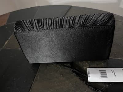 Modern, Sleek designer Clutch by Jessica McClintock. Snag It Fast, It Won’t Last - Thumbnail 4