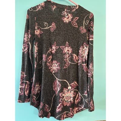 Maurices 24/7 Floral Long Sleeve Top XS Charcoal Pink Strappy V-Neck Knit Shirt - Thumbnail 3