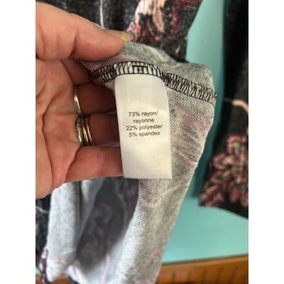 Maurices 24/7 Floral Long Sleeve Top XS Charcoal Pink Strappy V-Neck Knit Shirt - Thumbnail 5