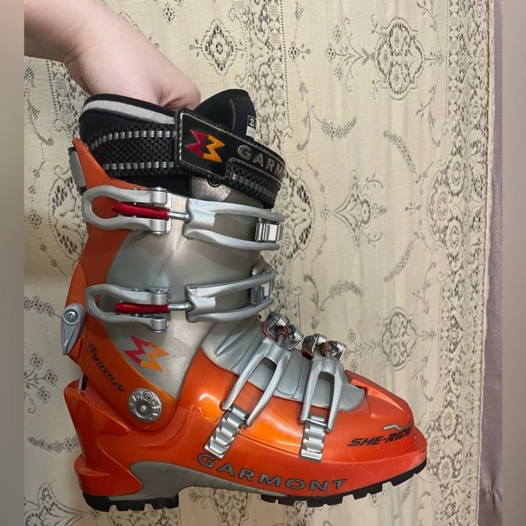 Garmont: She-Ride women's alpine touring ski boots size 23.5 (6.5) - Thumbnail 2