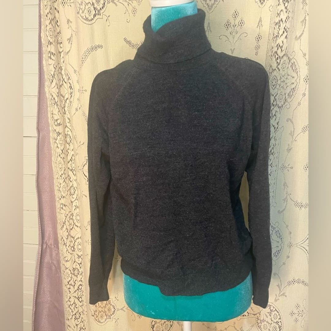 Designers original: vintage turtleneck 6-8 - Image 1