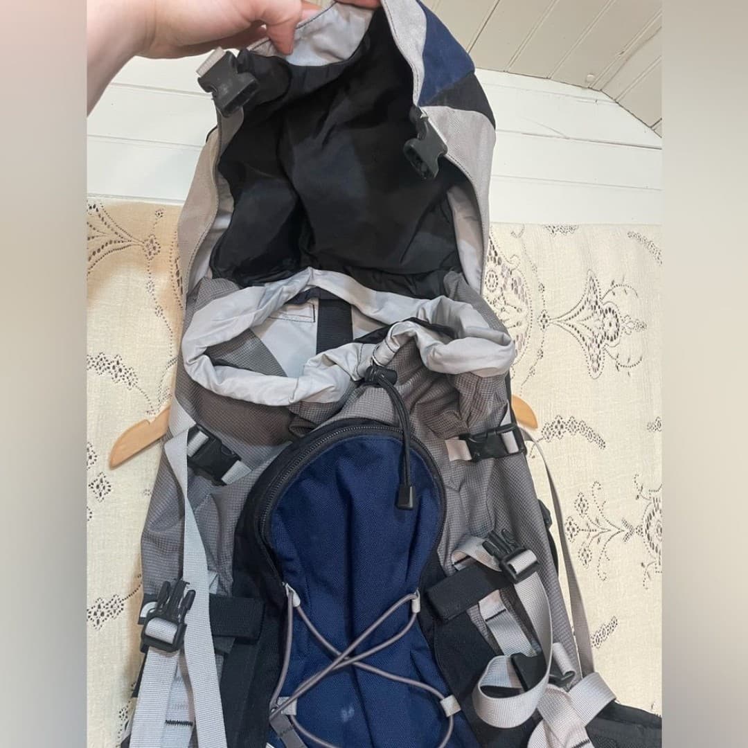 The North Face: vintage 90s Terra 40 Blue Hiking Backpack - Thumbnail 4