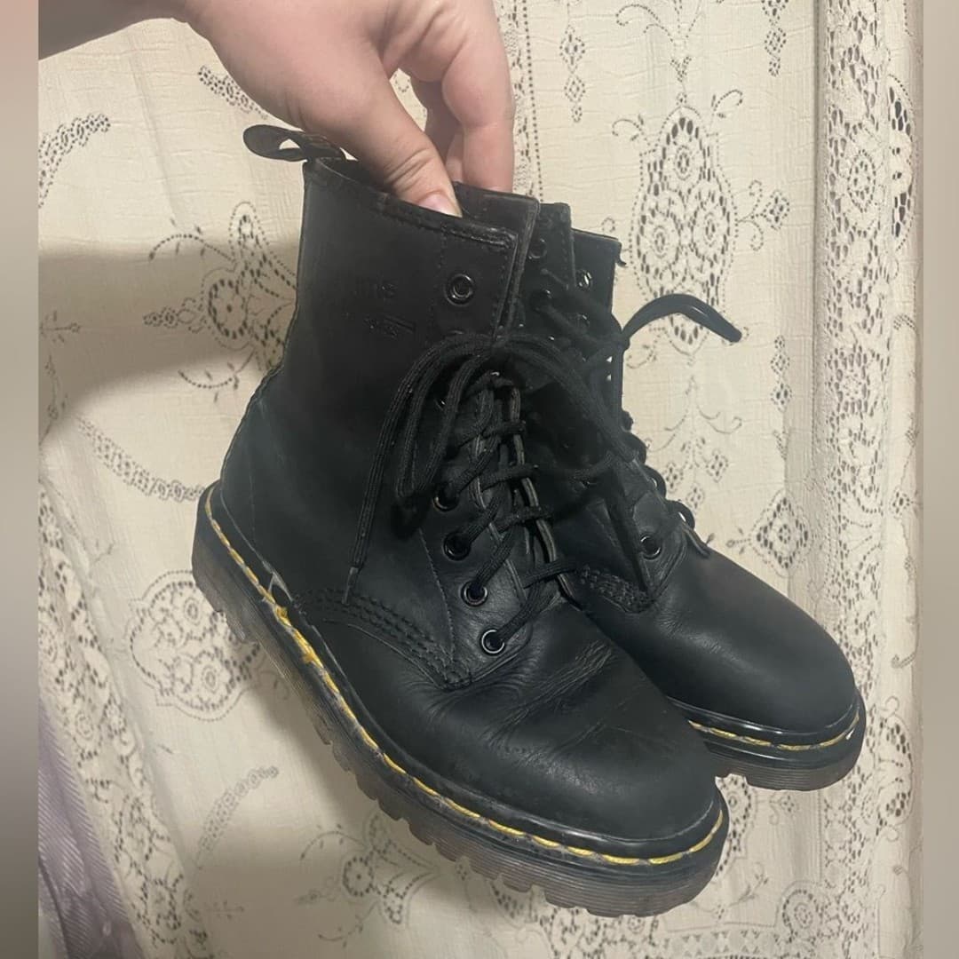Dr. Martens: black 1460 leather boots - Thumbnail 2