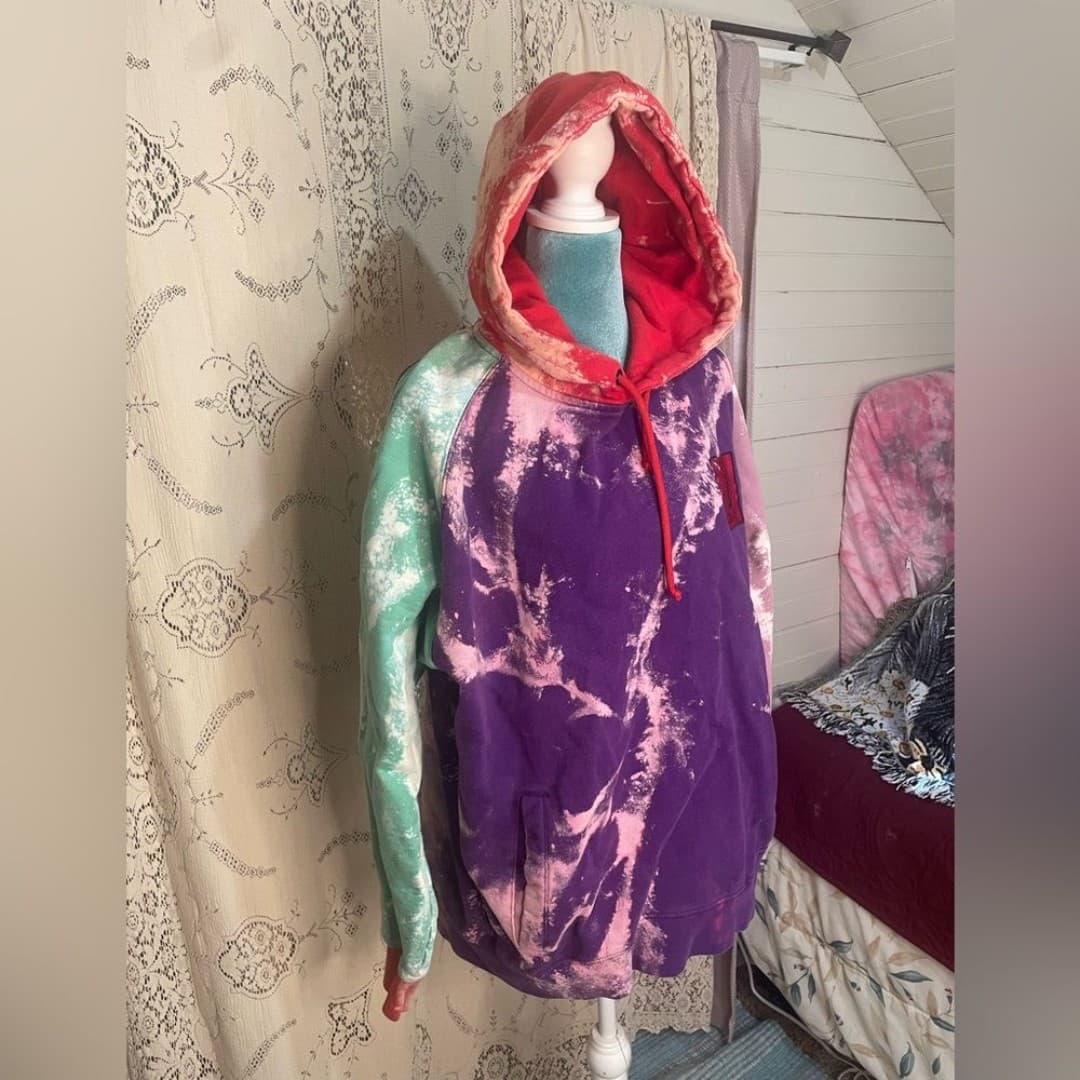 Teddy fresh: upcycled color block hoodie - Thumbnail 3