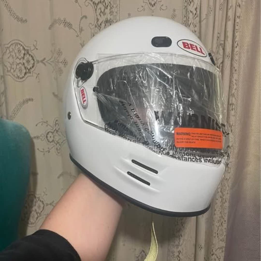 Bell M4 racing helmet - Image 1