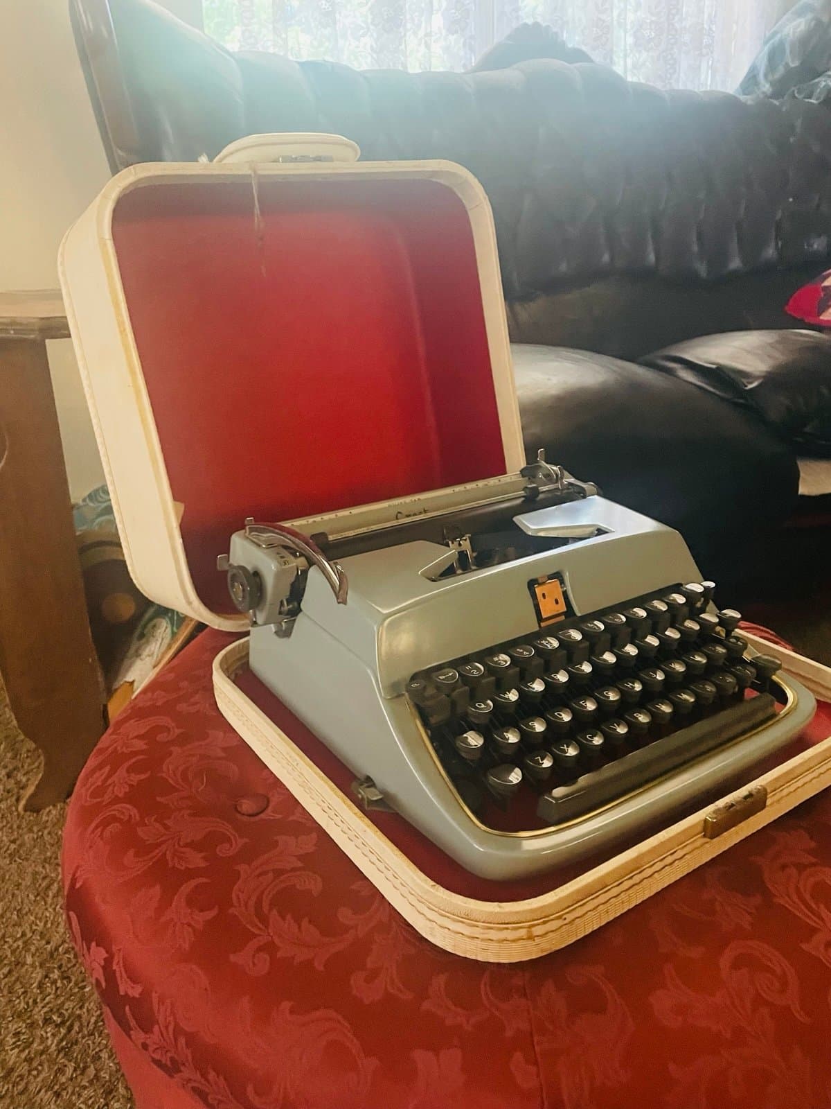 vintage 1950s underwood crest quiet tab portable manual typewriter - Thumbnail 3