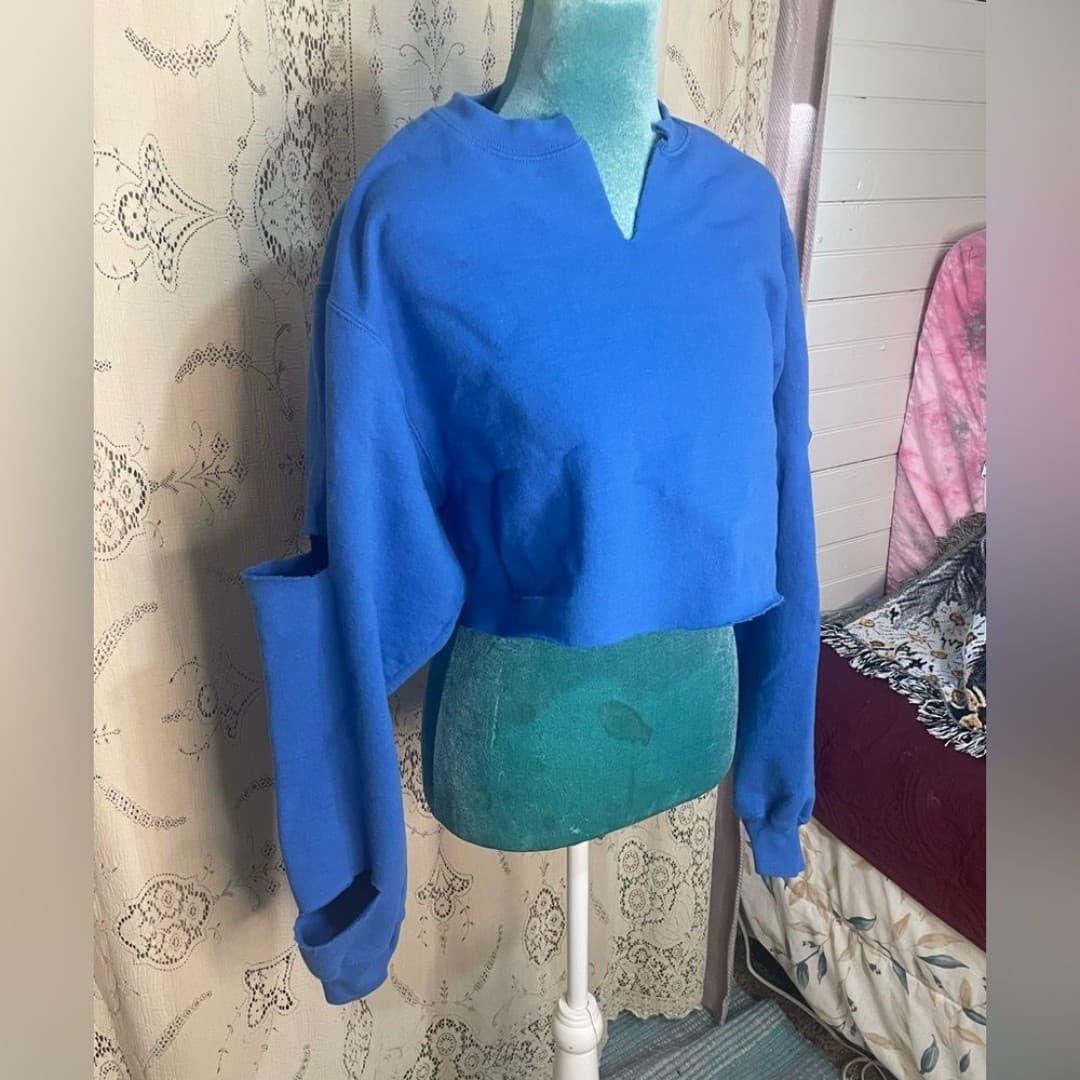 Port & company: vintage upcycled cropped sweater - Thumbnail 2