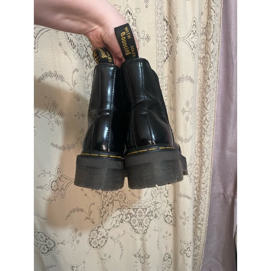 Doc martens: Chunky Black quad Platform Chelsea Boots with Yellow Stitching - Thumbnail 2