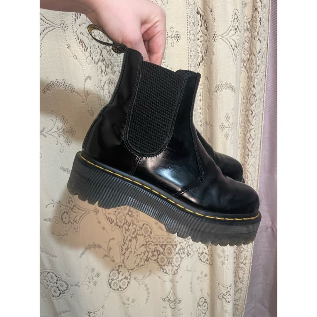 Doc martens: Chunky Black quad Platform Chelsea Boots with Yellow Stitching - Thumbnail 3