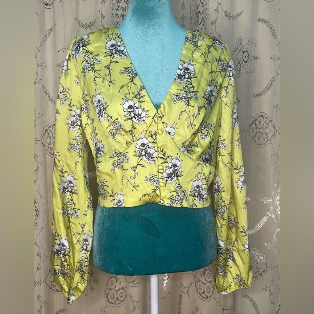 Milk & honey: cute floral crop top - Image 1