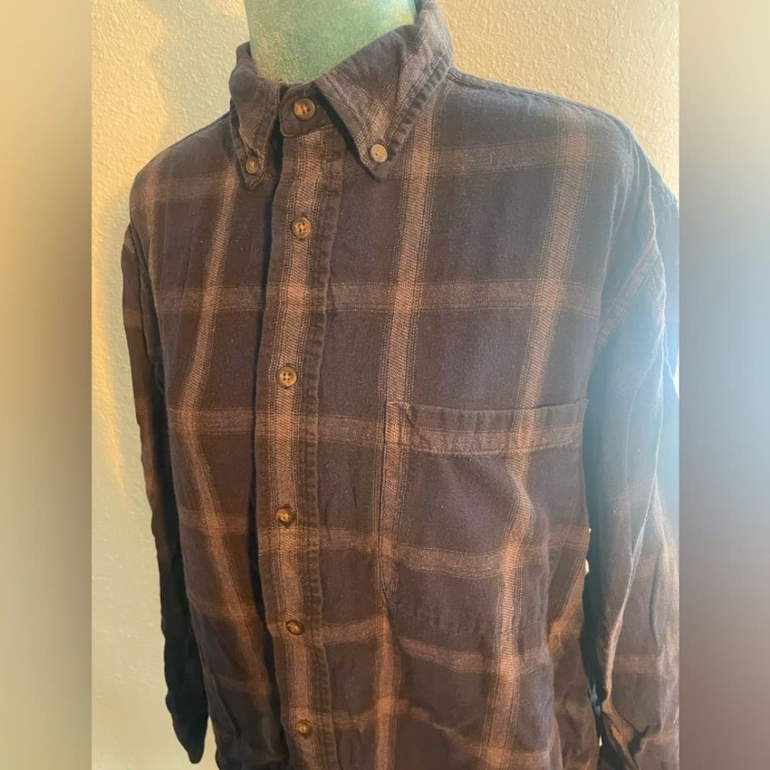 Outdoor life: dark blue plaid flannel - Thumbnail 2