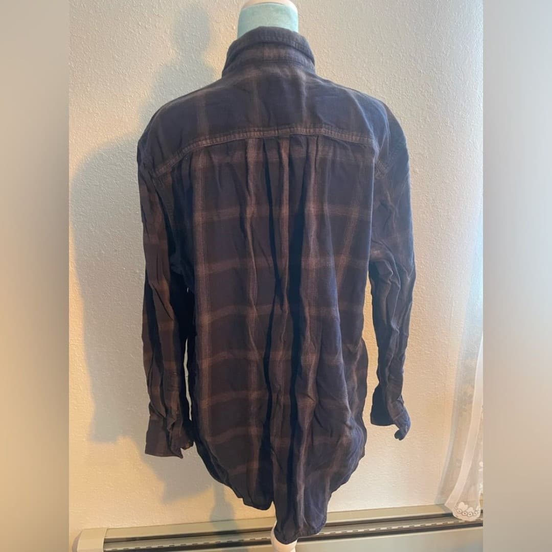 Outdoor life: dark blue plaid flannel - Thumbnail 3