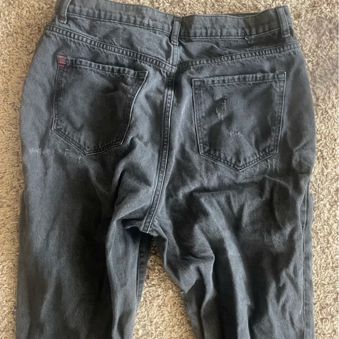 BDG: distressed mom jeans - Thumbnail 4