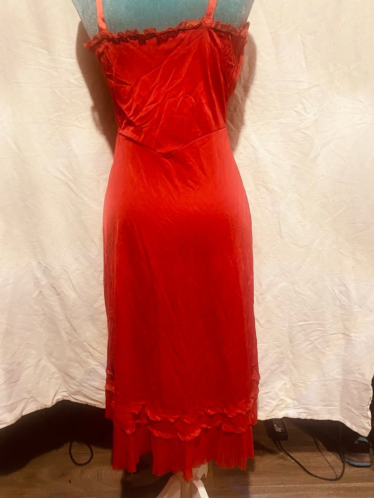 Vintage red slip with ruffled bust and hem - Thumbnail 5