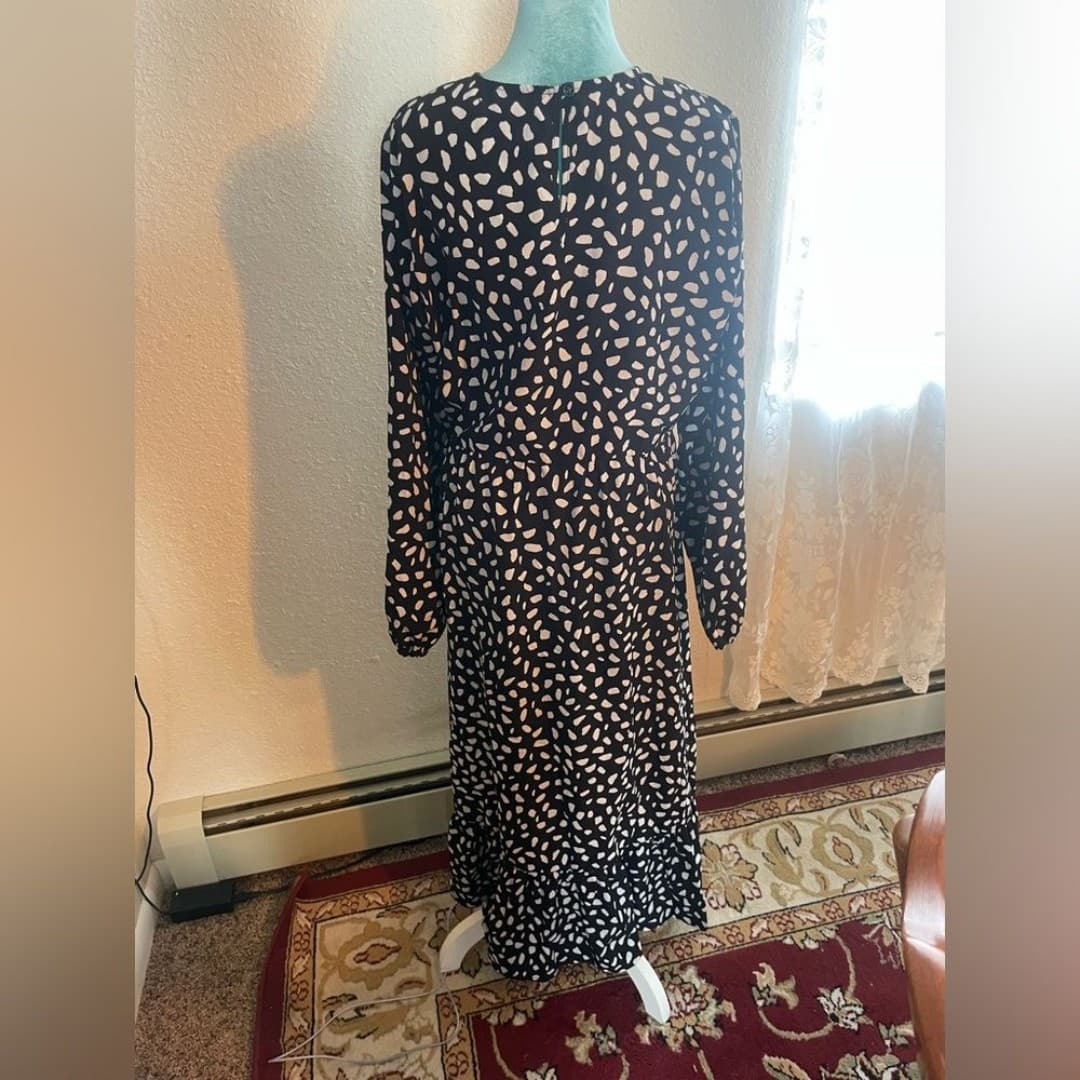 Missguided: Black and White abstract polka dot Dress 12 - Thumbnail 4