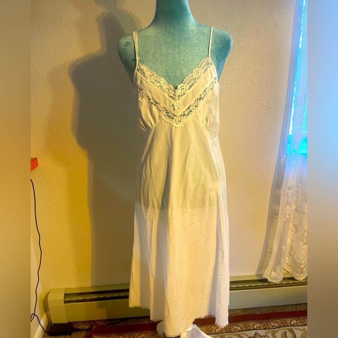 Marks & Spencer: vintage slip with lace details - Image 1