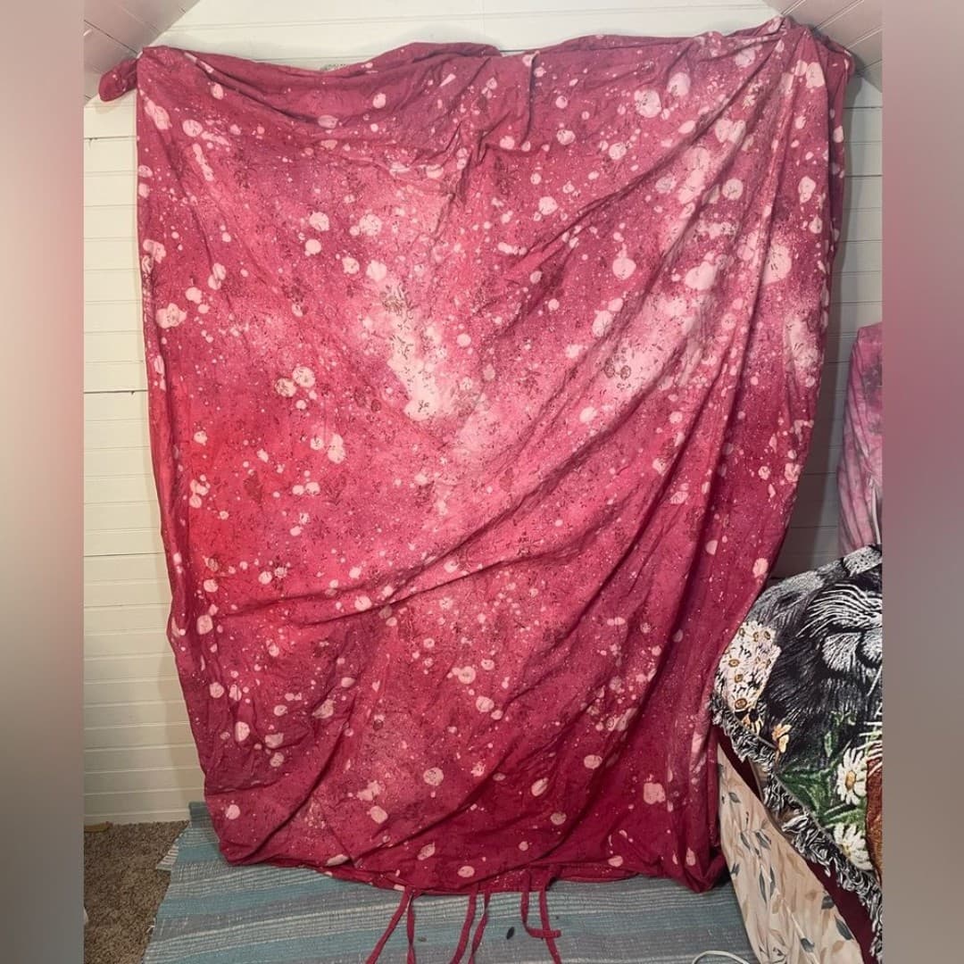 Floral and tie dyed queen duvet - Image 1