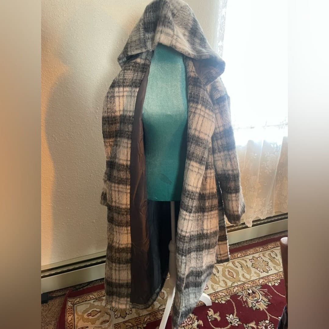 American Eagle: fuzzy Plaid Hooded Women's Coat - Thumbnail 3