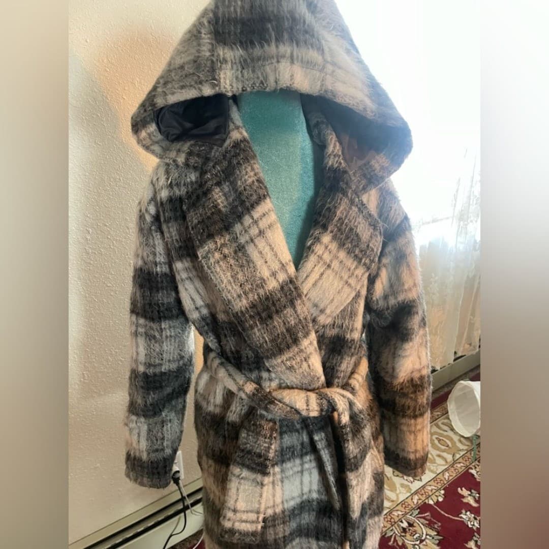 American Eagle: fuzzy Plaid Hooded Women's Coat - Thumbnail 2