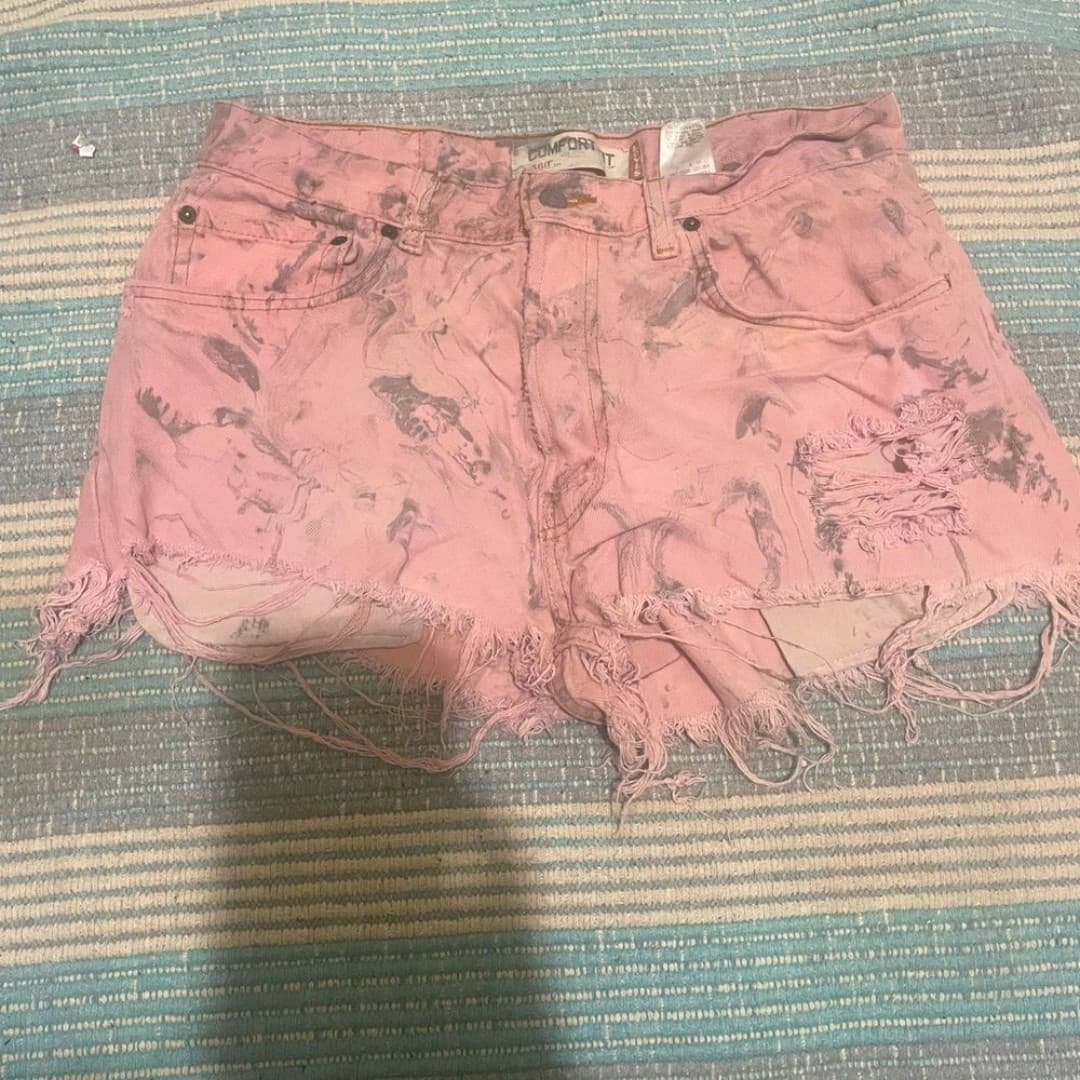 Levi’s: pink distressed shorts - Image 1