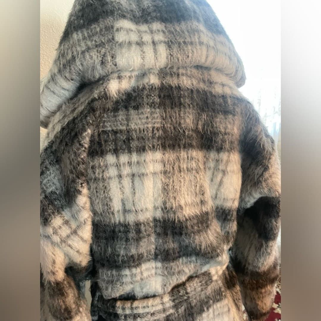American Eagle: fuzzy Plaid Hooded Women's Coat - Thumbnail 5