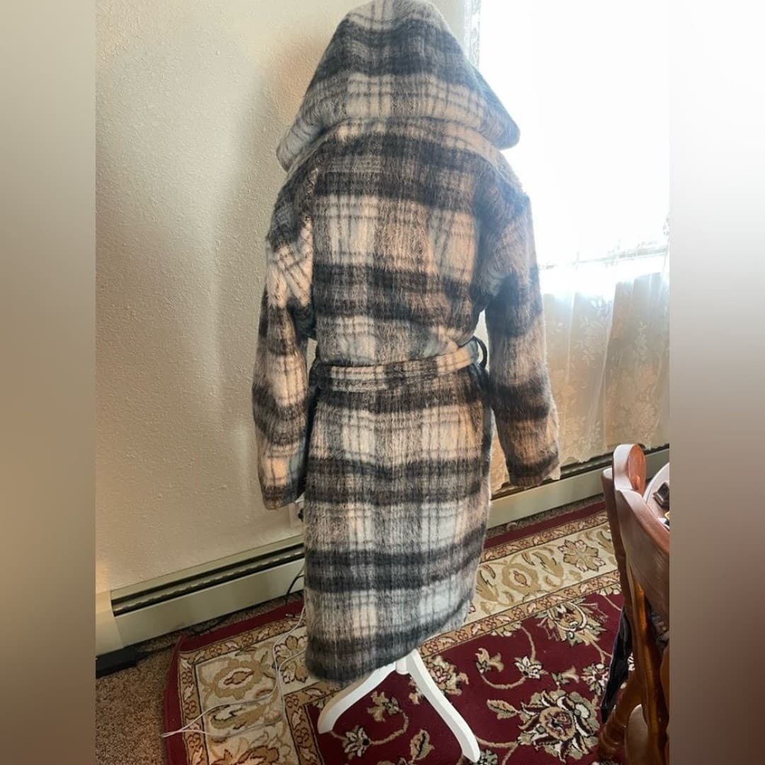 American Eagle: fuzzy Plaid Hooded Women's Coat - Thumbnail 4
