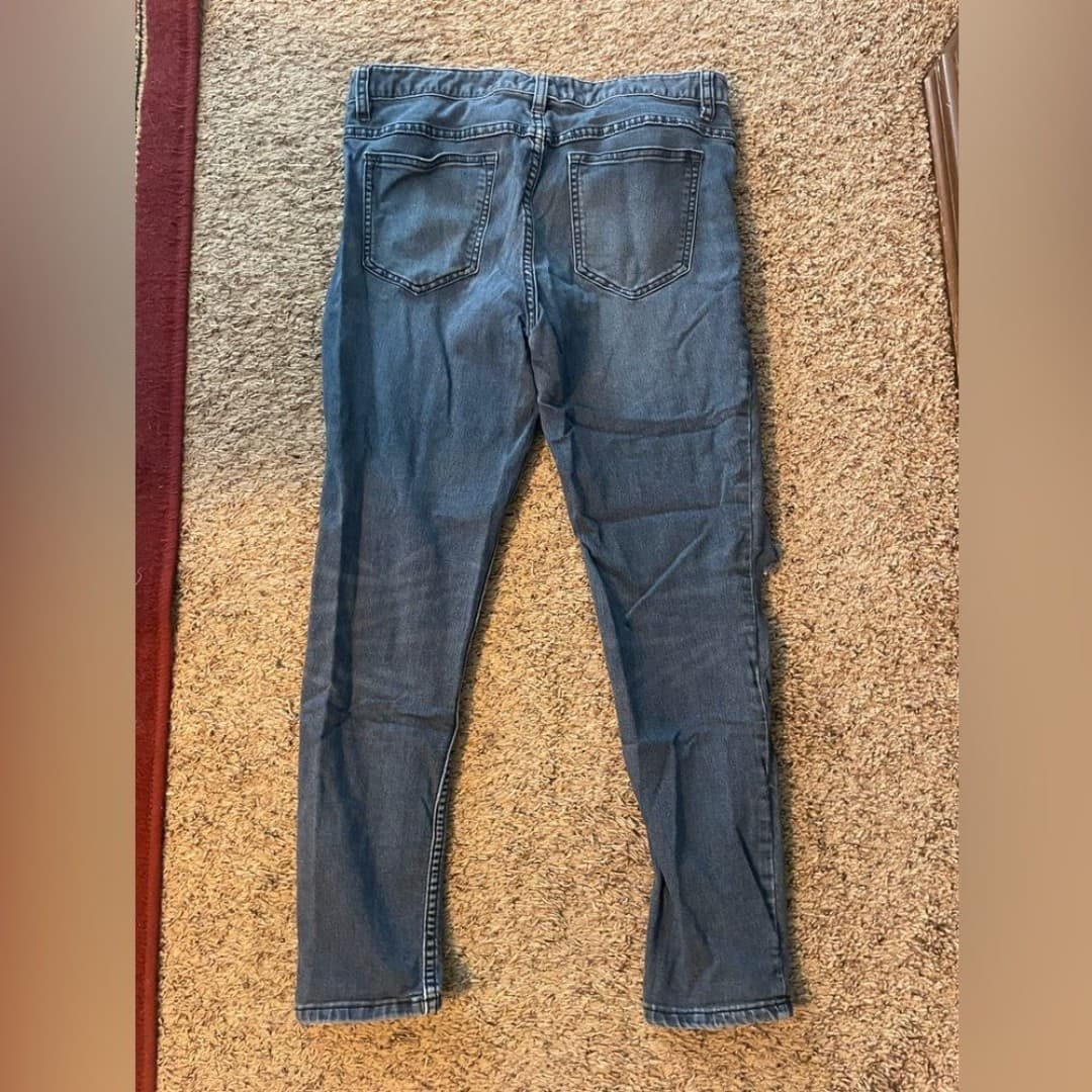 Free people: distressed skinny jeans - Thumbnail 3