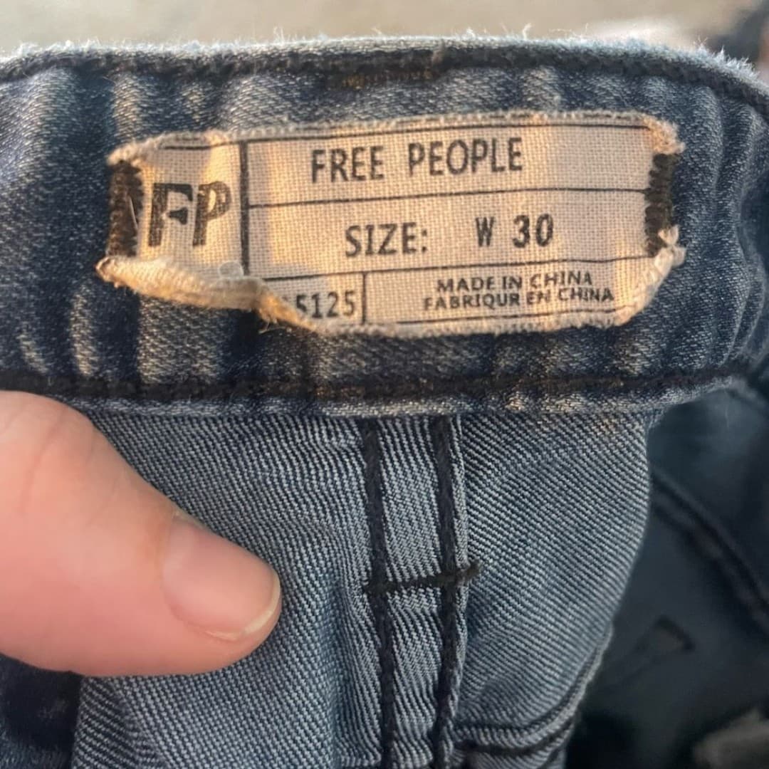 Free people: distressed skinny jeans - Thumbnail 4