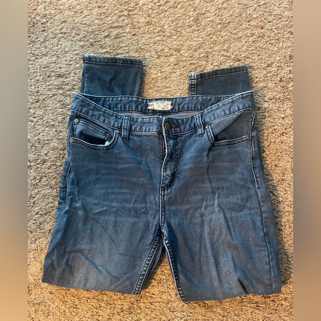 Free people: distressed skinny jeans - Thumbnail 2