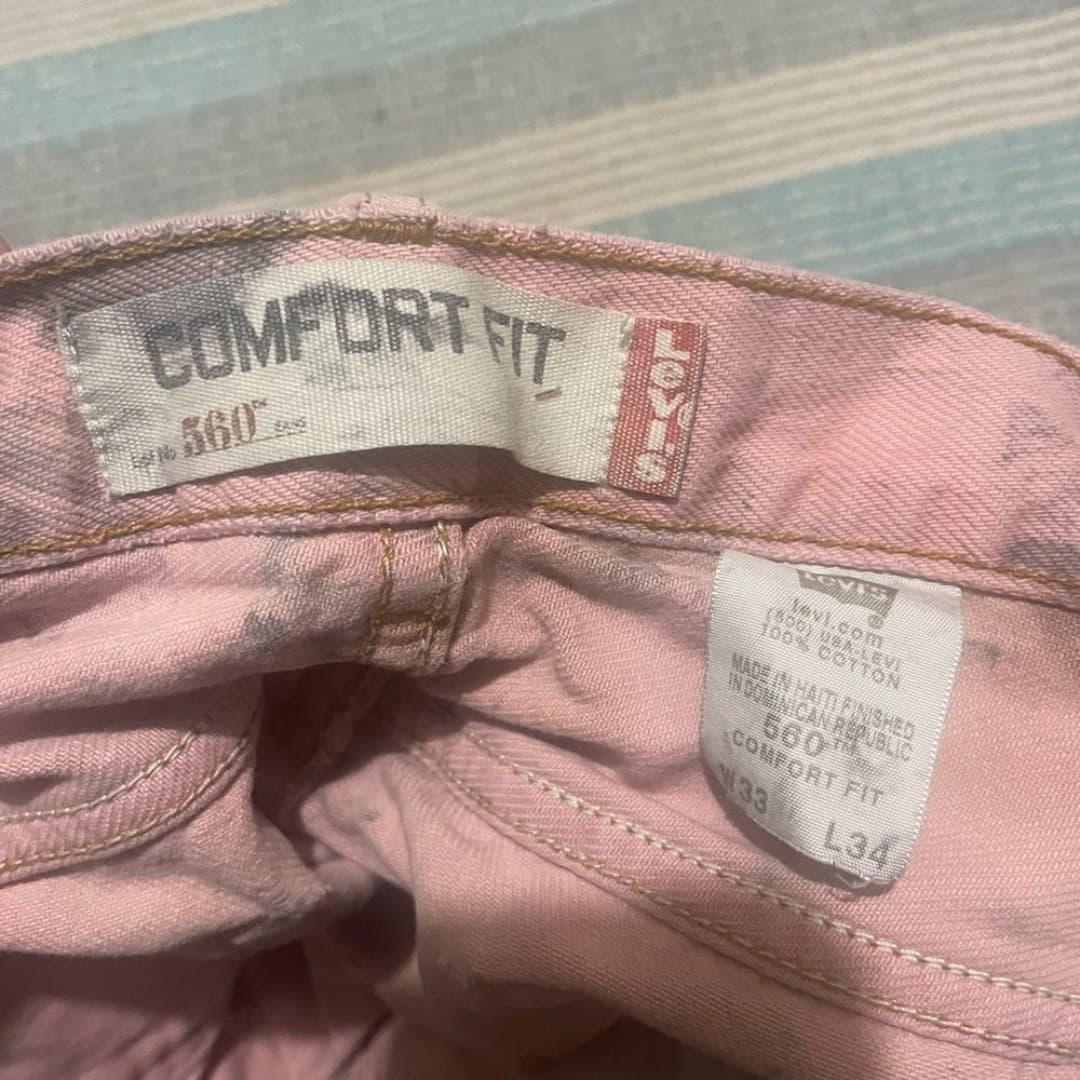 Levi’s: pink distressed shorts - Thumbnail 6