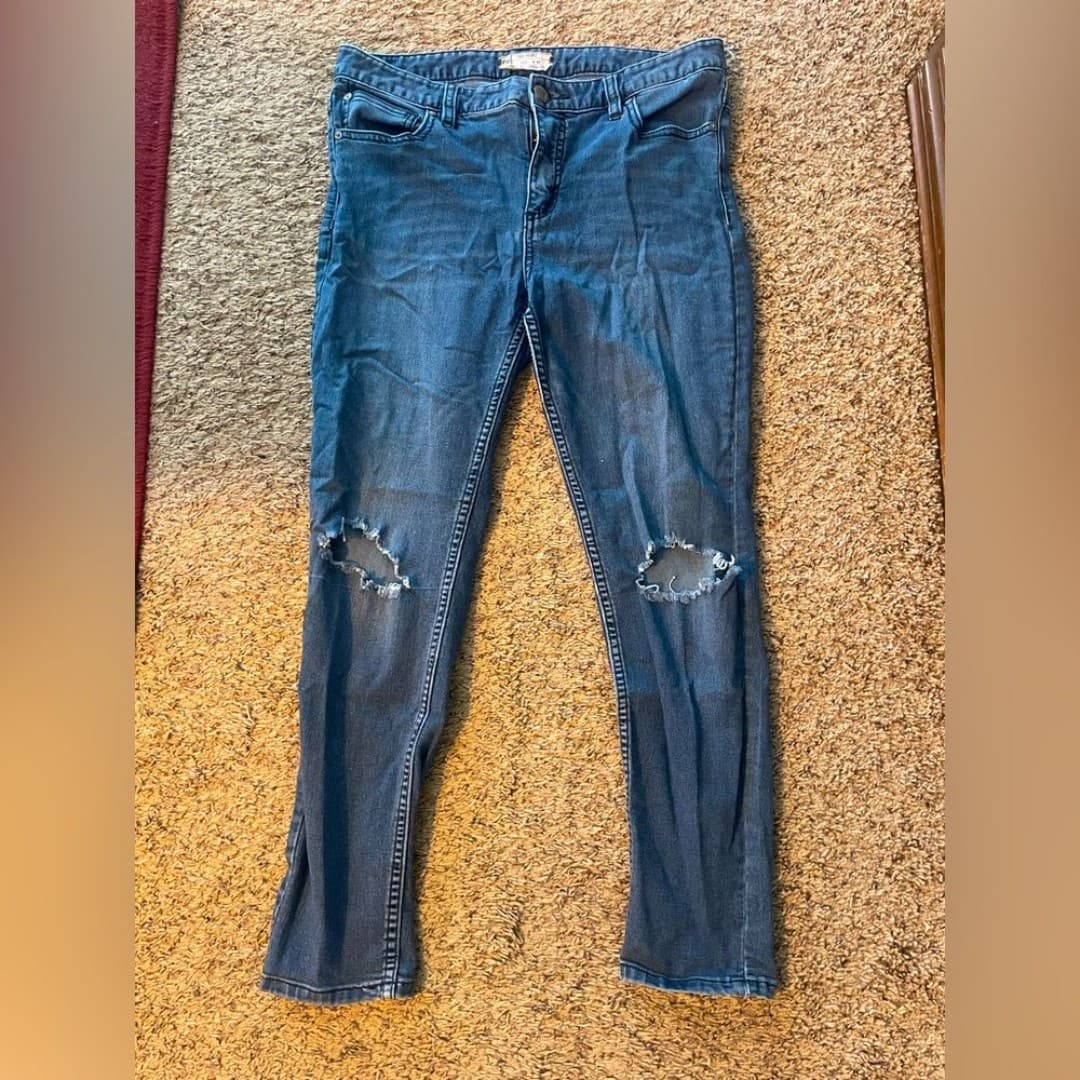 Free people: distressed skinny jeans - Image 1