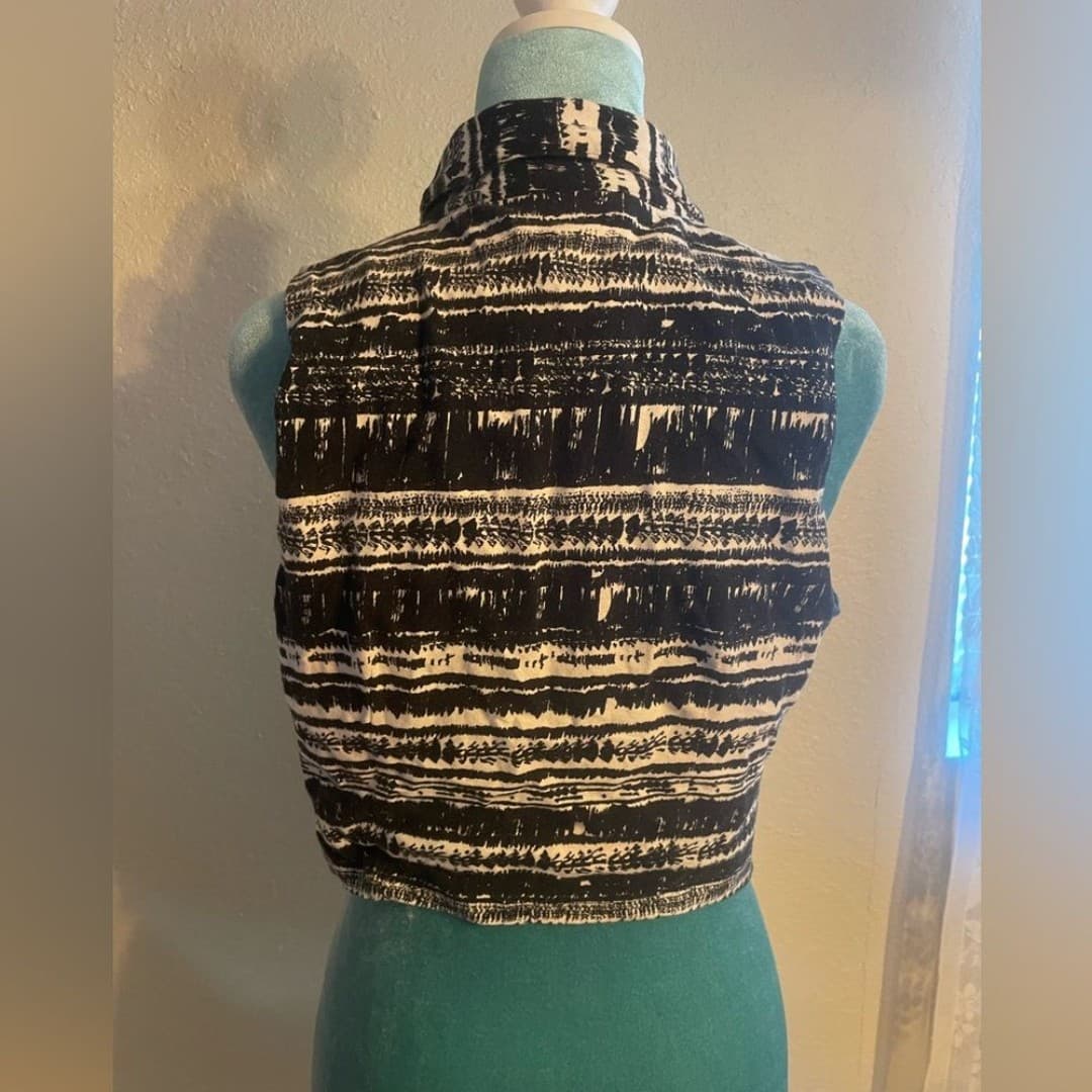 Sparkle and fade: cute crop top - Thumbnail 3