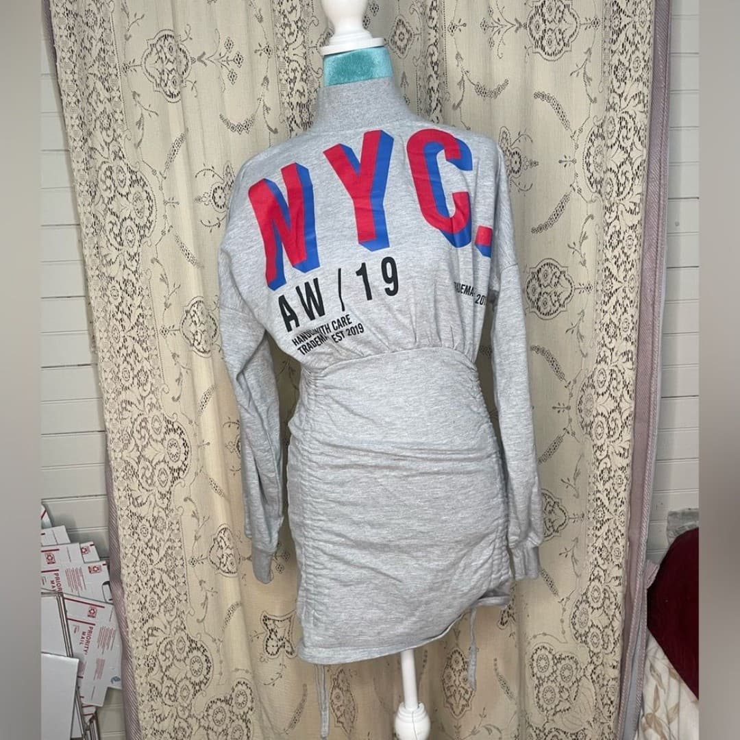 Missguided: NYC sweater dress 2-4 - Thumbnail 2