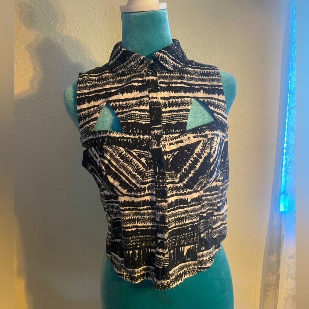 Sparkle and fade: cute crop top - Image 1