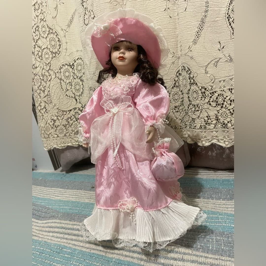 Vintage elegant porcelain doll in pink dress - Thumbnail 2