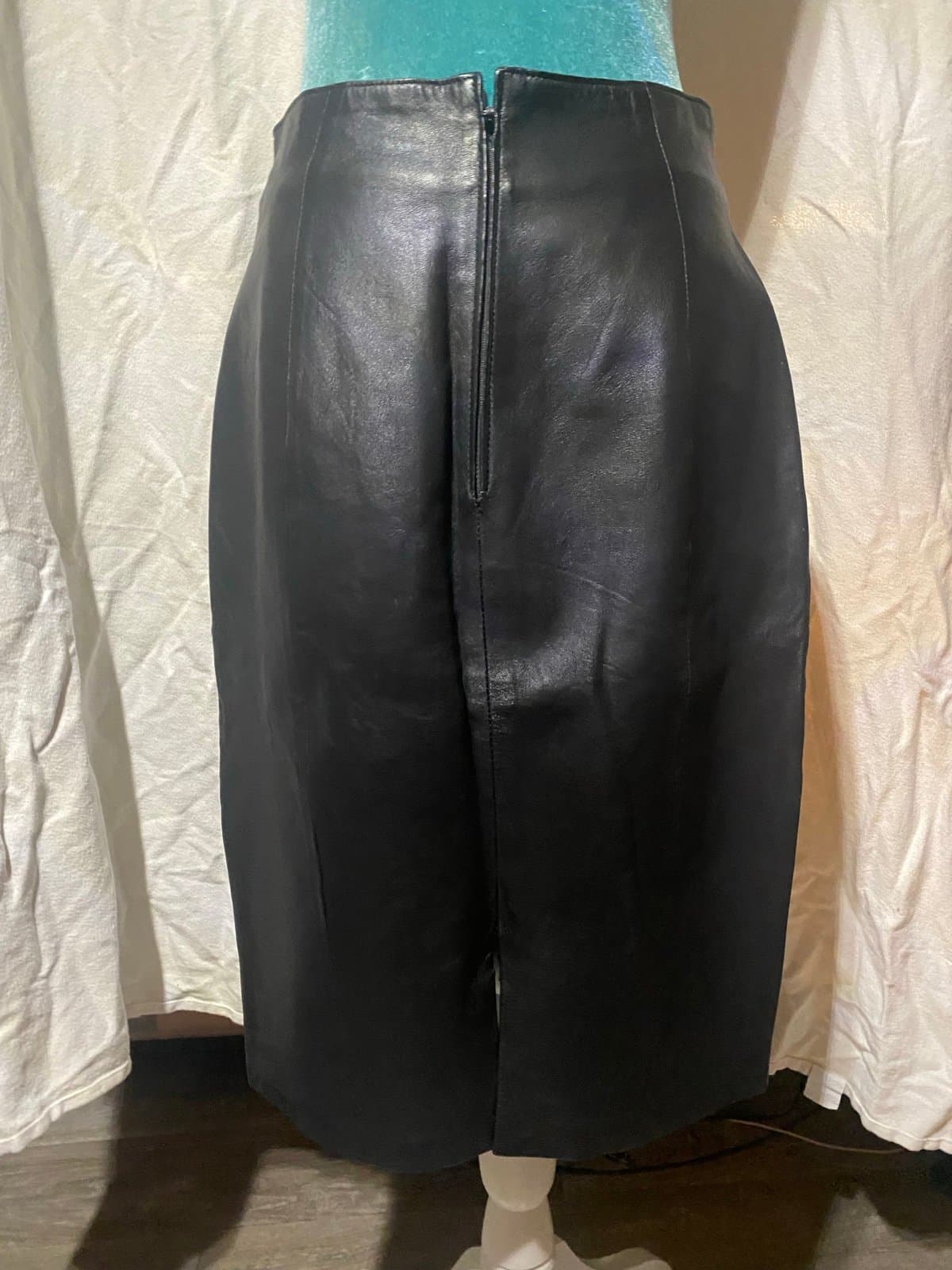 Andrew Marc: vintage black leather pencil skirt 6 - Thumbnail 4