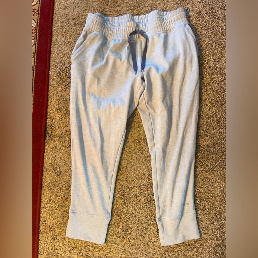 Champion: basic joggers - Image 1