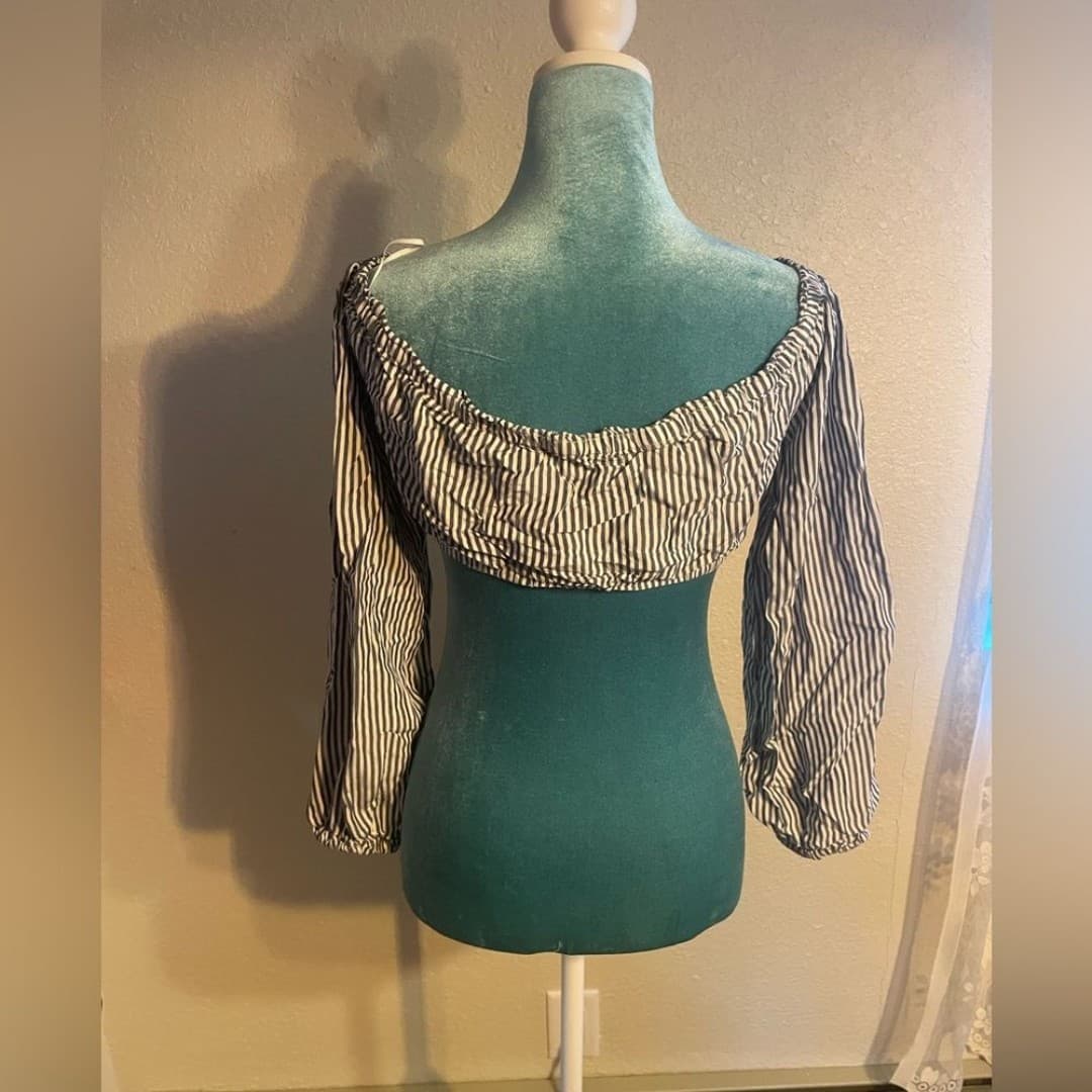 BB Dakota: striped off shoulder striped top - Thumbnail 4