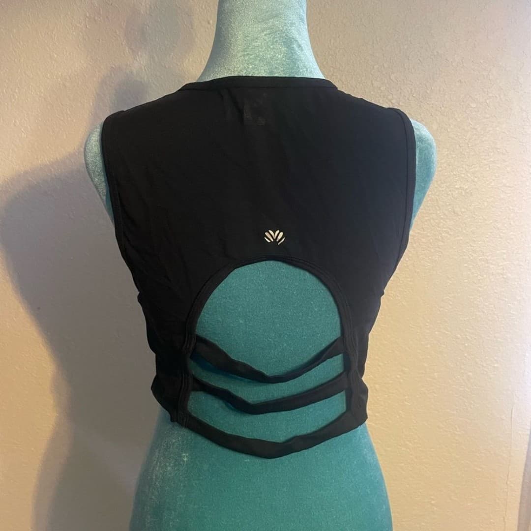 Forever 21: cropped active wear top - Thumbnail 3