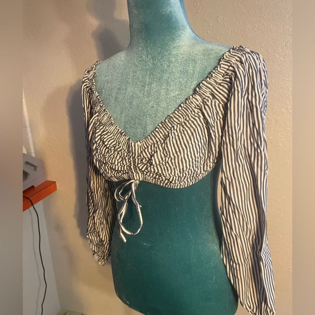 BB Dakota: striped off shoulder striped top - Thumbnail 2