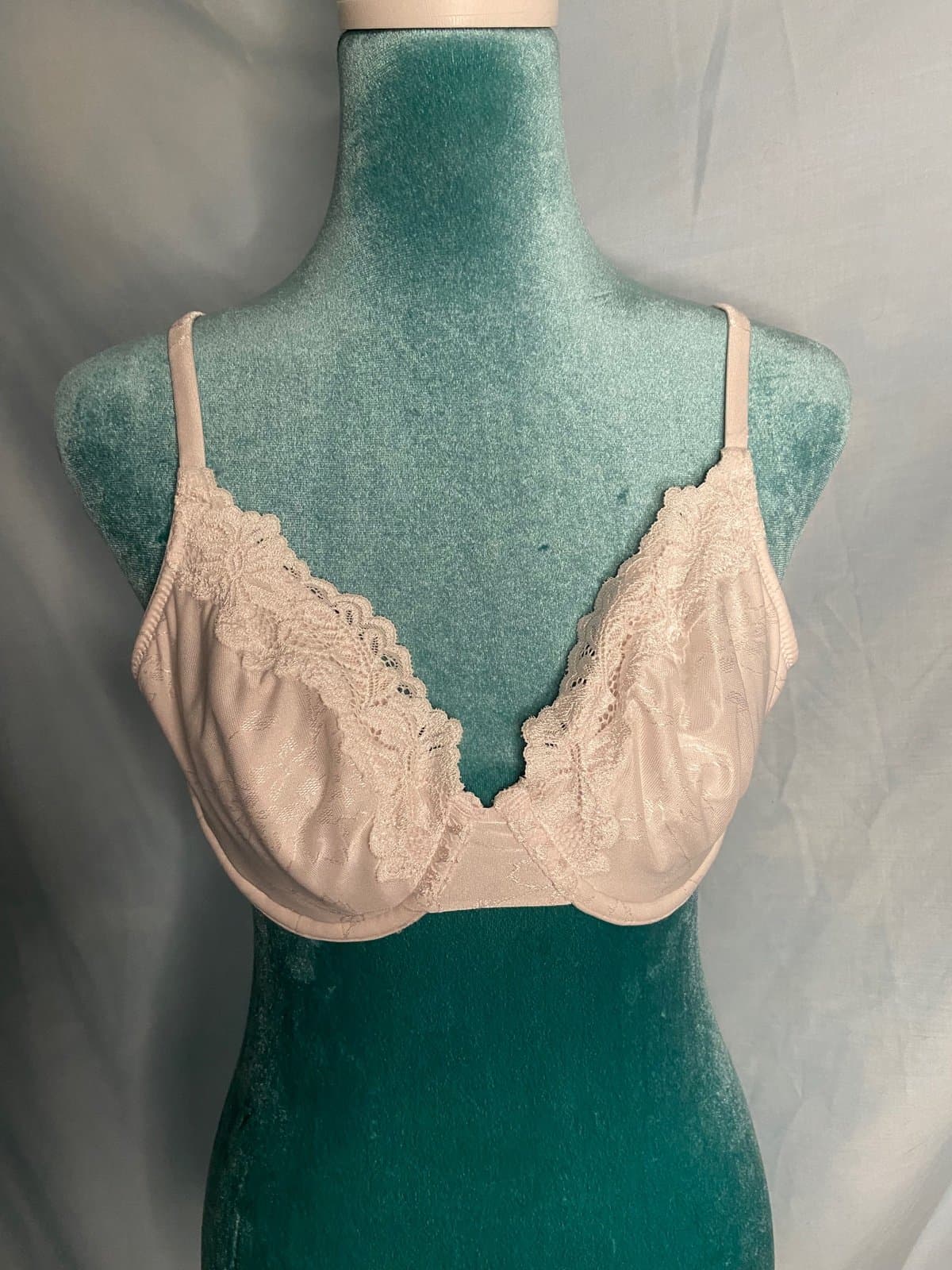 Warner’s vintage white bra - Image 1