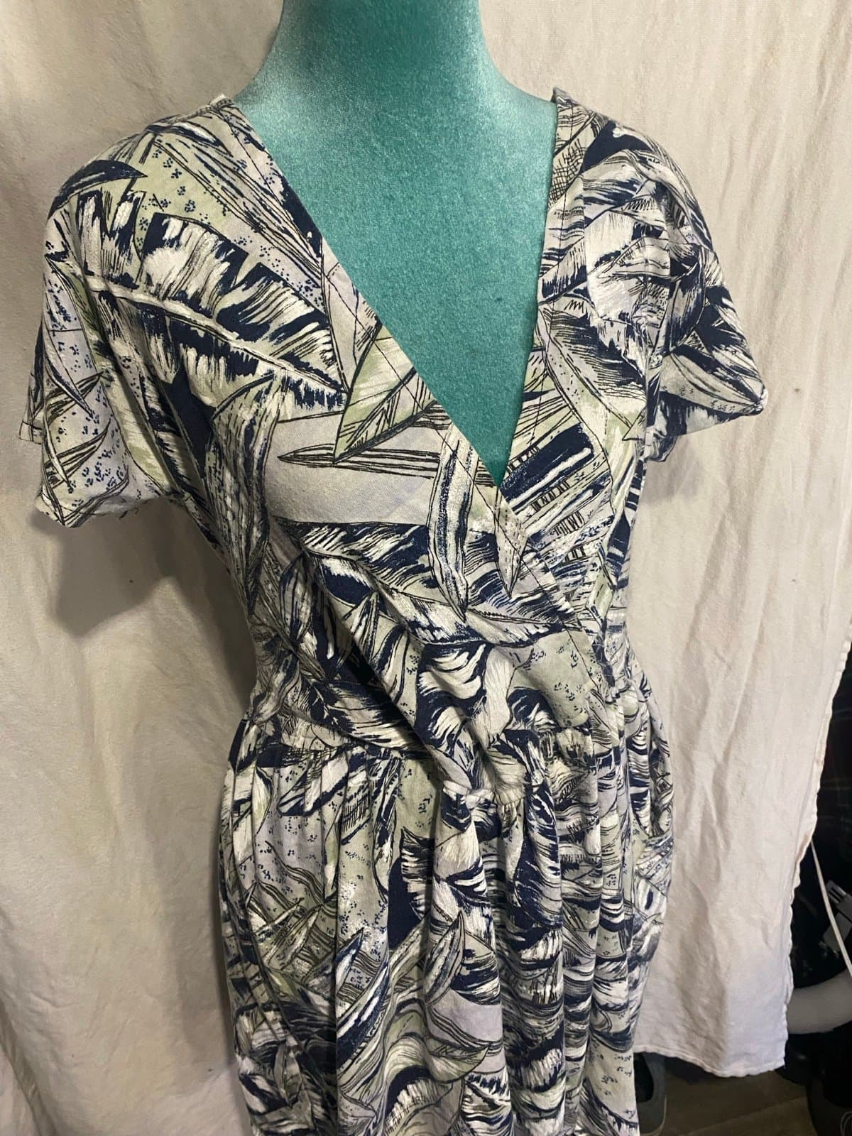Vintage 80s dress with feather print - Thumbnail 3
