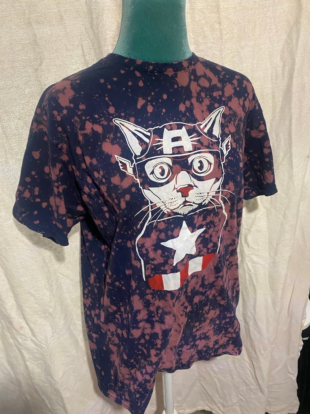Captain America cat t-shirt upcycled - Thumbnail 2