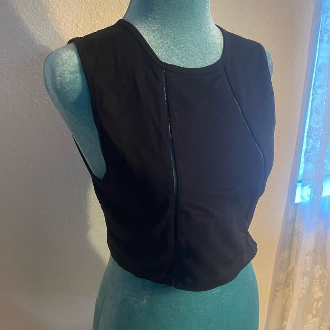 Forever 21: cropped active wear top - Thumbnail 2