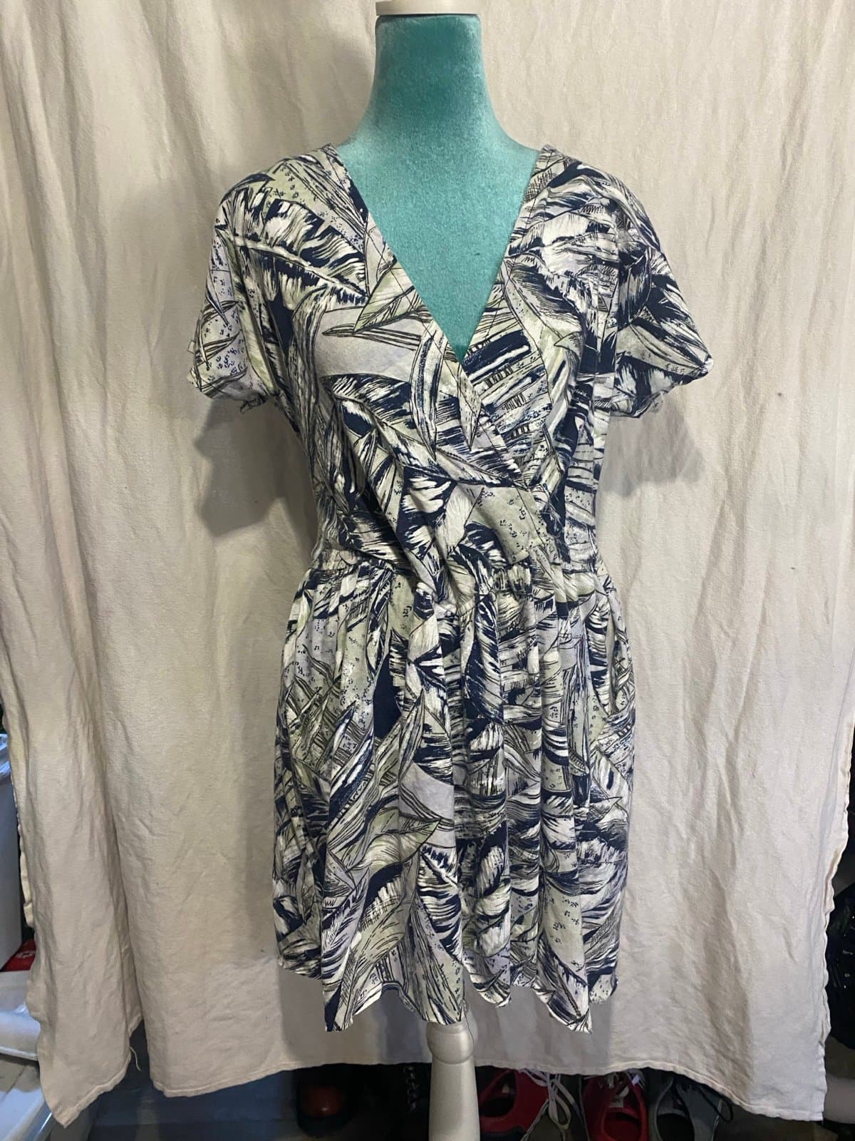 Vintage 80s dress with feather print - Image 1