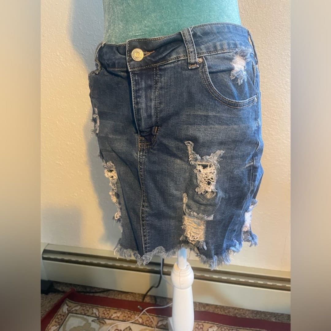 Forever 21: distressed Jean skirt - Thumbnail 2